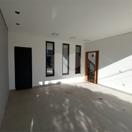 Casa à venda com 3 quartos, sendo 1 suíte, no condomínio Lago dos Ipês, Itapetininga - SP