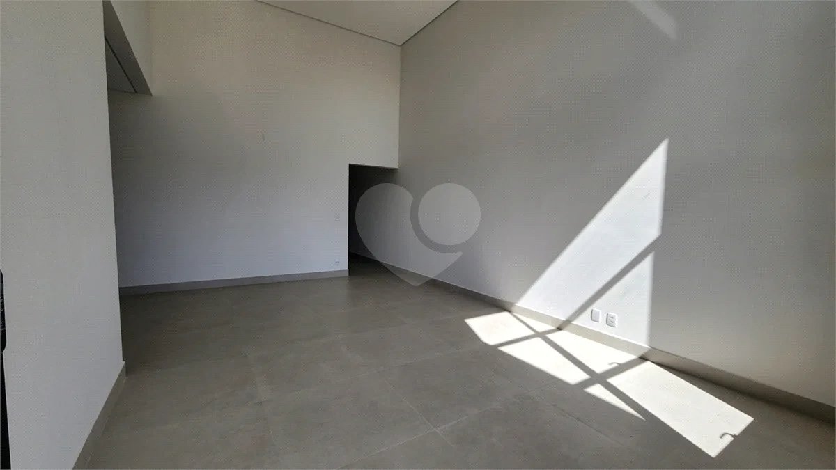Casa Térrea Recém-Construída à Venda no Condomínio Portal do Bosque – Louveira/SP