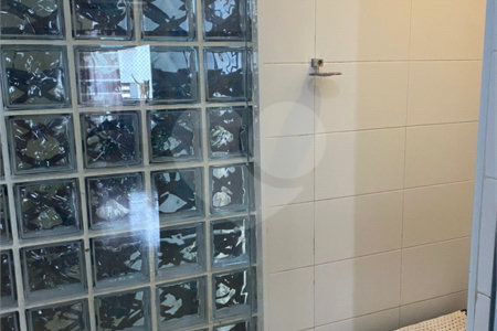 Apartamento à venda com 3 quartos, sendo 1 suíte,  em República, São Paulo, SP