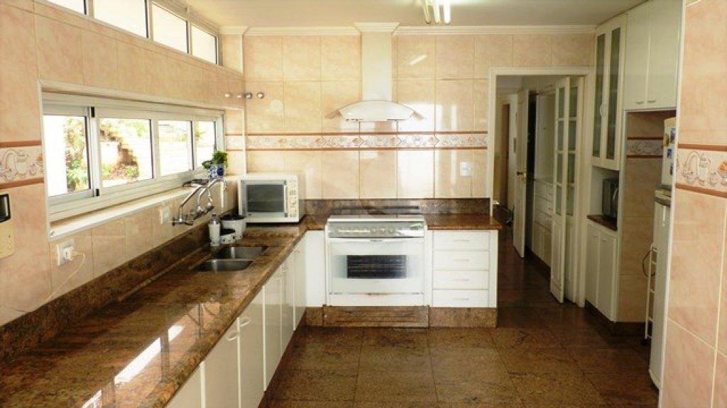 Sobrado à venda com 4 quartos, sendo 3 suítes, em Tremembé, São Paulo, SP