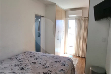 Sobrado à venda com 3 suítes em Vila Constança, São Paulo, SP