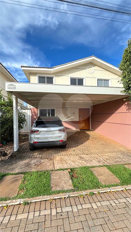 Casa à venda com 3 quartos, sendo 1 suíte, no condomínio Solar das Torres, Cuiabá - MT