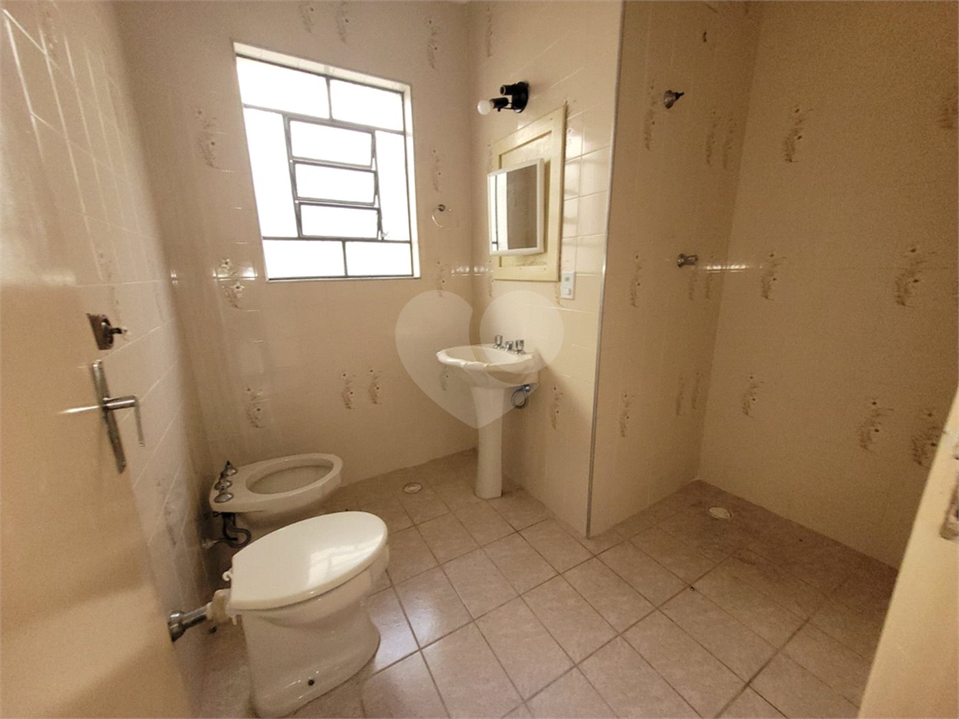Casa à venda com 3 quartos, sendo 1 suíte, em Parque Maria Domitila, São Paulo, SP