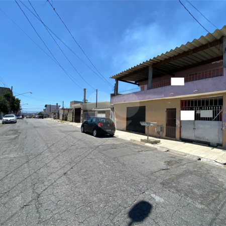 Sobrado à venda com 4 quartos em Jardim Cacique, Suzano, SP