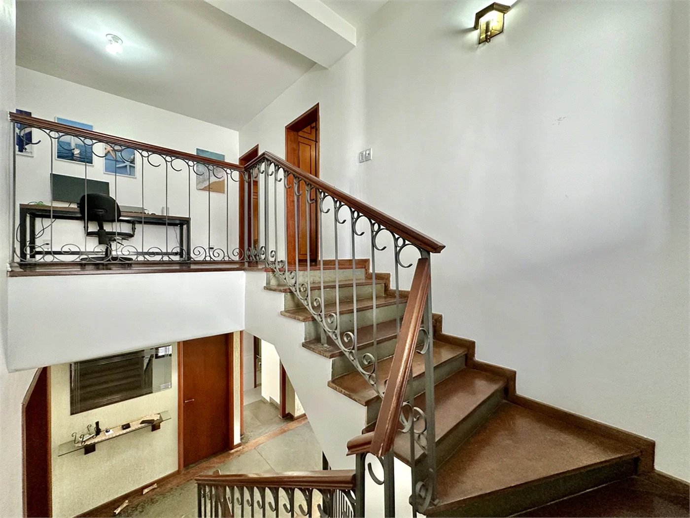 Casa à venda com 5 quartos, sendo 4 suítes, no condomínio Parque dos Príncipes, São Paulo - SP