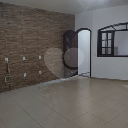 Casa à venda com 2 suítes no condomínio Residencial Rubi, Mogi das Cruzes - SP