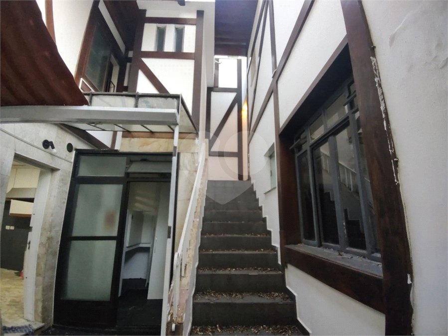 Sobrado à venda com 5 quartos, sendo 3 suítes, em Cidade Monções, São Paulo, SP