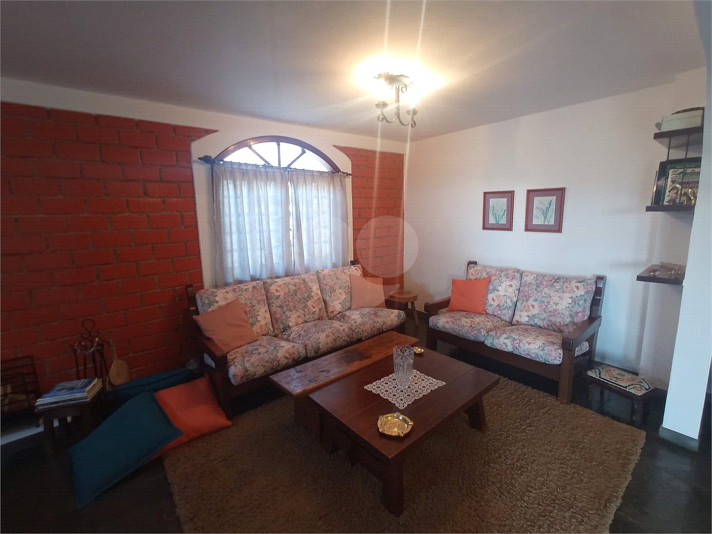 Casa à venda com 4 quartos, sendo 1 suíte, no condomínio Alpes da Cantareira, Mairiporã - SP