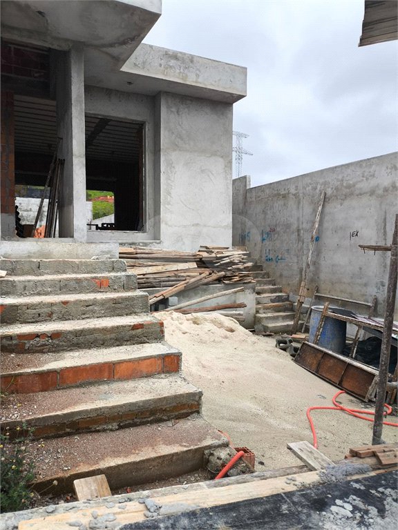 Casa à venda com 3 quartos, sendo 1 suíte, no condomínio Loteamento Parque Residencial Serras de Atibaia Ii, Atibaia - SP