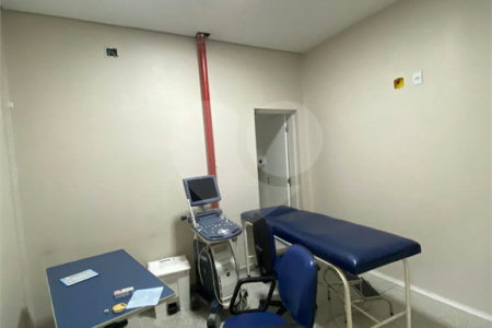 Salão para alugar em Vila Romanópolis, Ferraz de Vasconcelos, SP