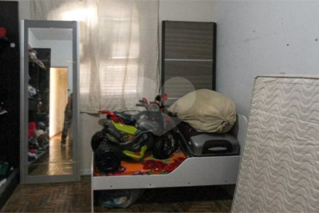 Sobrado à venda com 6 quartos, sendo 1 suíte, em Vila Olinda, São Paulo, SP