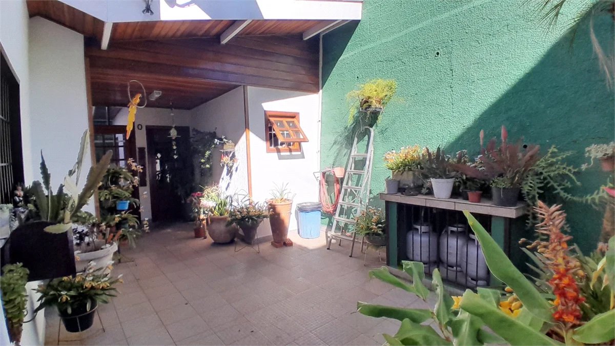 Sobrado à venda com 3 quartos, sendo 1 suíte, em Vila Isabela, Campos do Jordão, SP