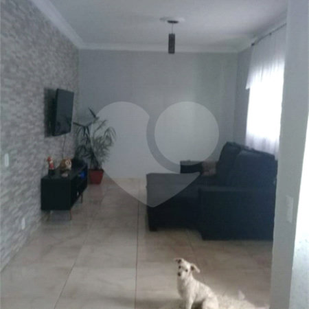 Casa à venda com 4 quartos, sendo 1 suíte, em Parque Santa Rosa, Suzano, SP