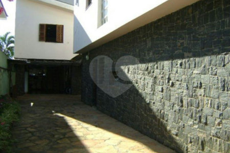 Sobrado à venda com 4 quartos, sendo 2 suítes, em Santo Amaro, São Paulo, SP