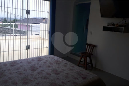 Sobrado à venda com 3 quartos, sendo 1 suíte,  em Vila Caputera, Mogi das Cruzes, SP