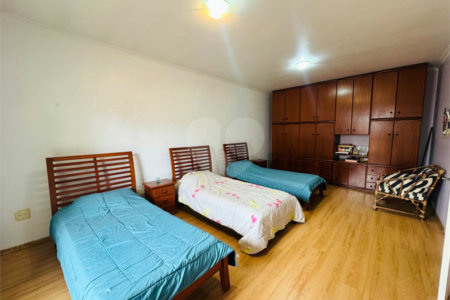 Casa à venda com 4 quartos, sendo 1 suíte,  em Vila Galvão, Guarulhos, SP