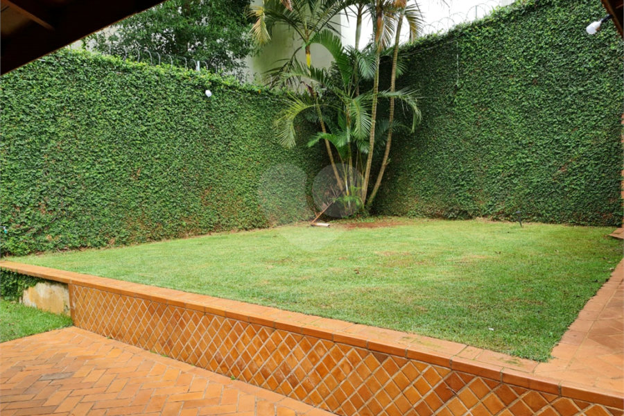 Sobrado à venda com 4 quartos, sendo 1 suíte,  em Jardim Leonor Mendes de Barros, São Paulo, SP