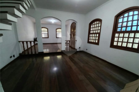 Casa à venda com 3 quartos, sendo 1 suíte, em Jardim das Vertentes, São Paulo, SP