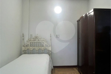 Sobrado à venda com 5 quartos, sendo 2 suítes, em Alto da Boa Vista, São Paulo, SP