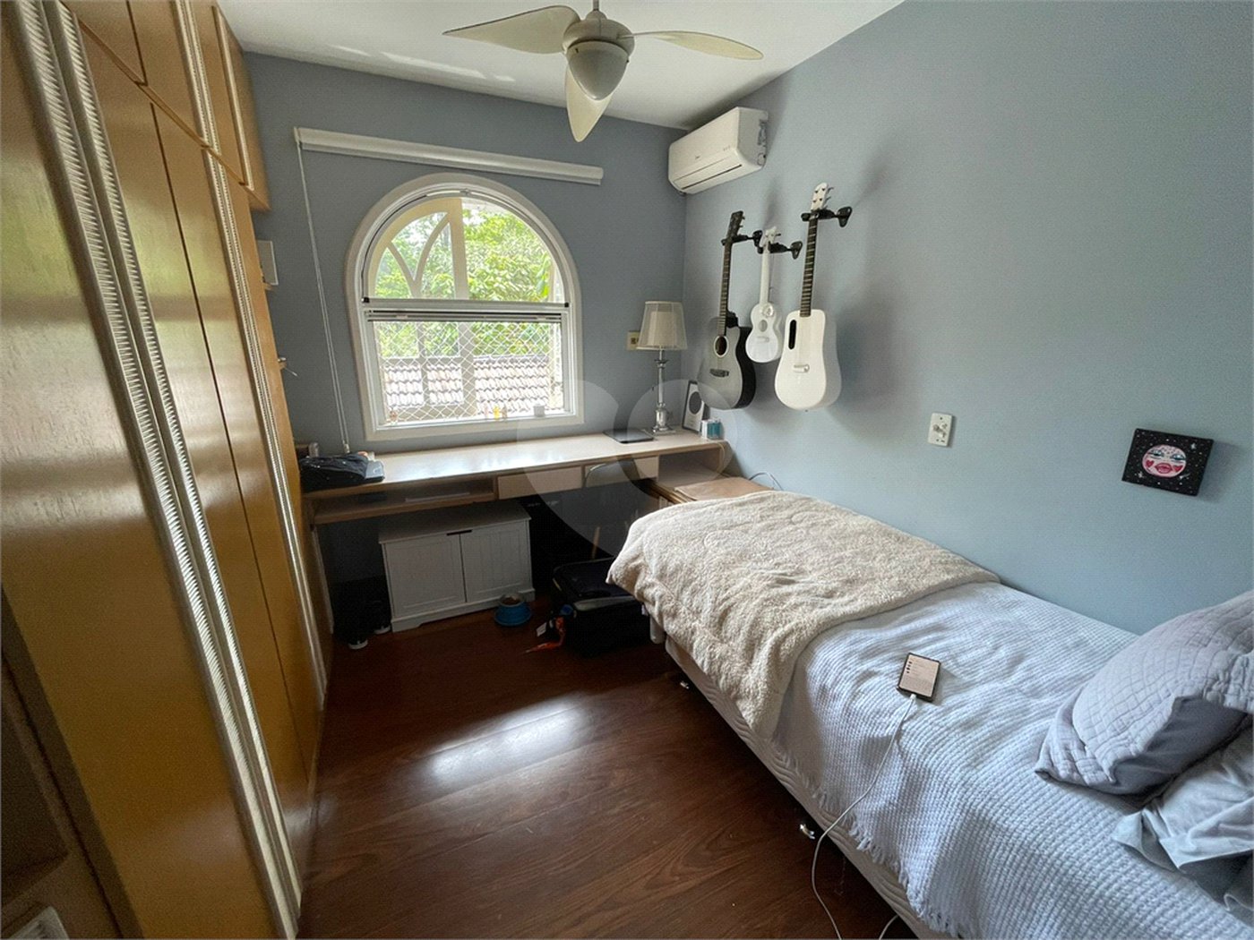 Casa em condomínio à venda ou para alugar com 4 quartos, sendo 3 suítes,  em Jardim Panorama, São Paulo, SP