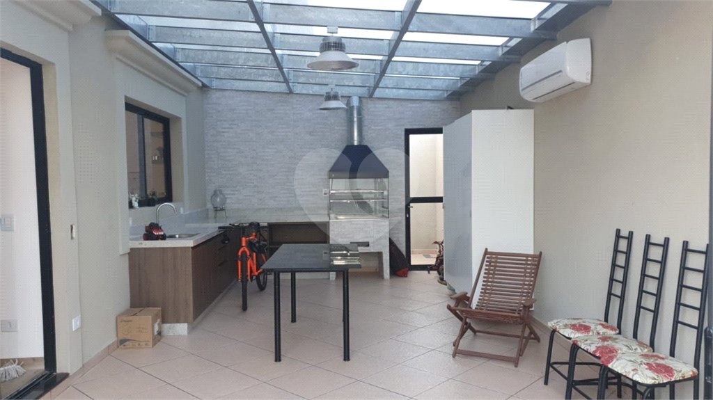 Casa à venda com 4 suítes no condomínio Vila Inglesa, Atibaia - SP