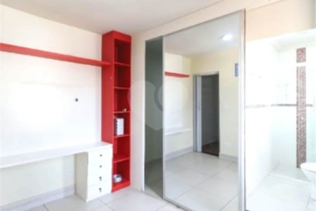 Sobrado à venda com 3 quartos, sendo 1 suíte,  em Vila Constança, São Paulo, SP