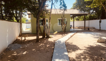 Casa em condomínio para alugar com 2 quartos, sendo 1 suíte, em Caravelas, Armação dos Búzios, RJ