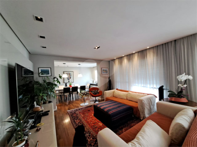 Apartamento à venda com 3 suítes em Campo Belo, São Paulo, SP