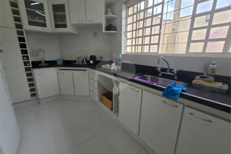 Casa à venda com 4 quartos, sendo 2 suítes,  em Vila Nastri, Itapetininga, SP