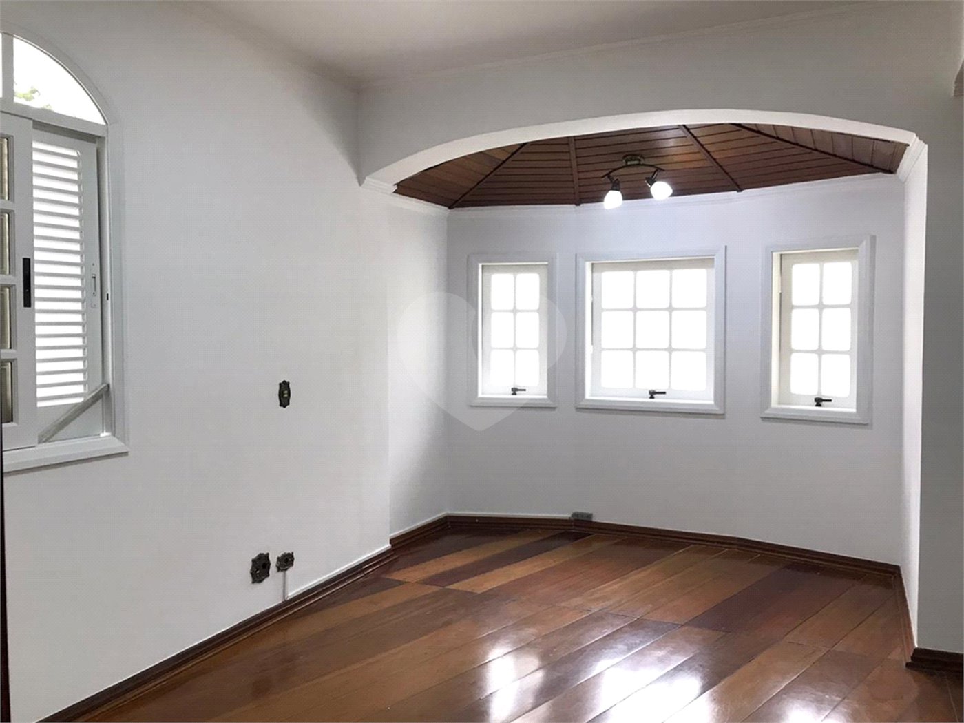 Sobrado à venda com 4 quartos, sendo 3 suítes, em Alto da Boa Vista, São Paulo, SP