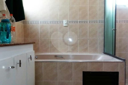 Sobrado à venda com 4 quartos, sendo 2 suítes, em Vila Nivi, São Paulo, SP