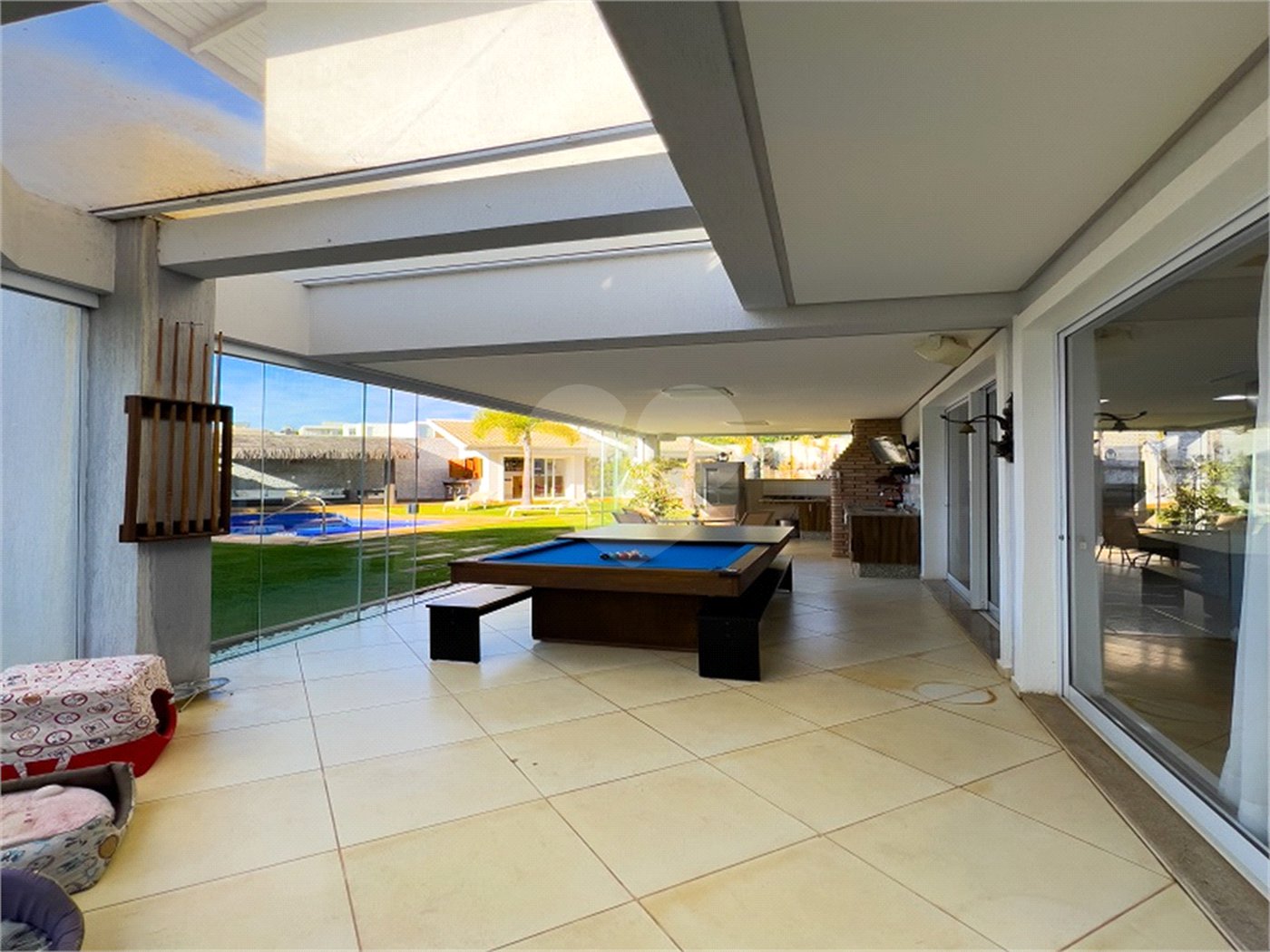 Casa à venda ou para alugar com 3 suítes no condomínio Figueira Garden, Atibaia - SP