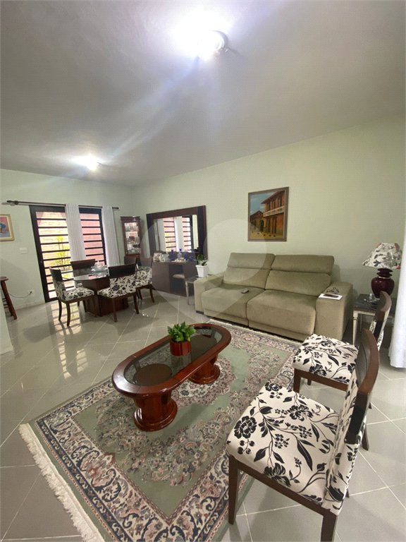 Casa Térrea à venda com 4 quartos, sendo 1 suíte,  em Vila Oliveira, Mogi das Cruzes, SP