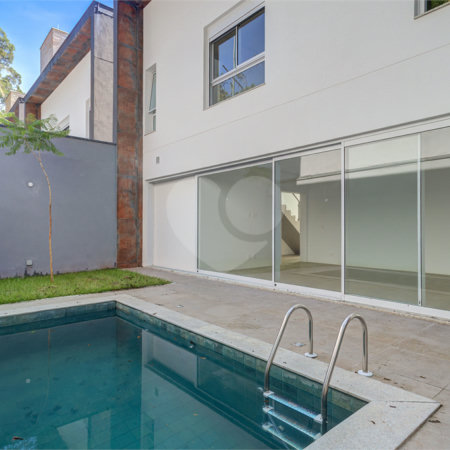 Casa à venda ou para alugar com 3 suítes no condomínio Jardim Flora, São Paulo - SP