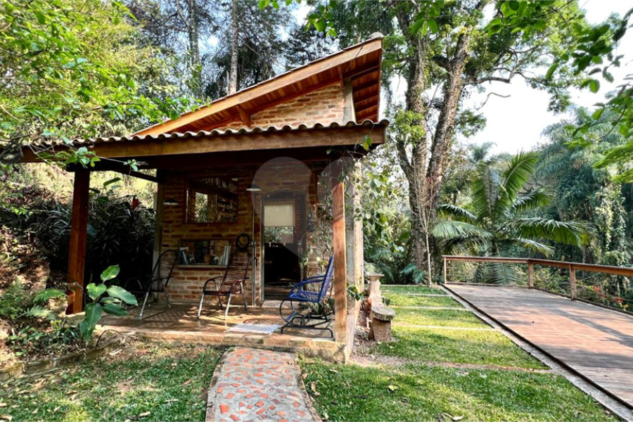 Casa à venda com 4 quartos, sendo 1 suíte, em Serra da Cantareira, Mairiporã, SP