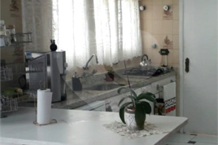 Casa à venda com 5 quartos, sendo 3 suítes,  em Vila Oliveira, Mogi das Cruzes, SP