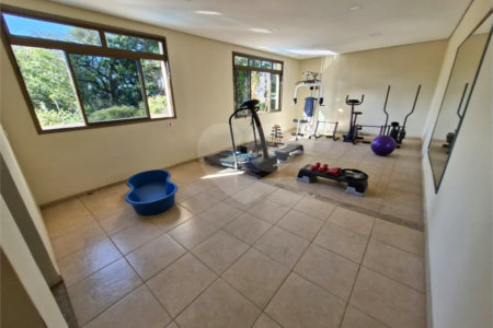 Casa à venda com 4 suítes no condomínio Villa Viana II, Cotia - SP