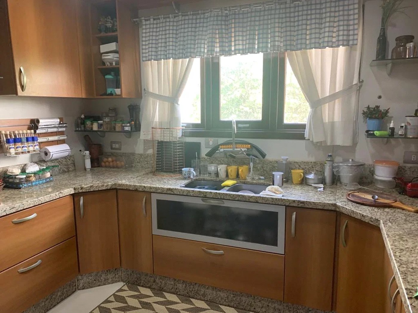 Casa à venda com 3 quartos, sendo 1 suíte, no condomínio Greenland, São Paulo - SP