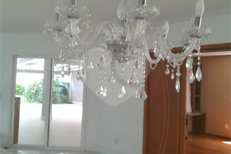 Casa à venda ou para alugar com 4 suítes em Chácaras São Carlos, Cotia, SP