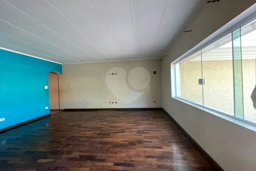 Sobrado à venda com 3 quartos, sendo 1 suíte, em Jardim Rosa de Franca, Guarulhos, SP