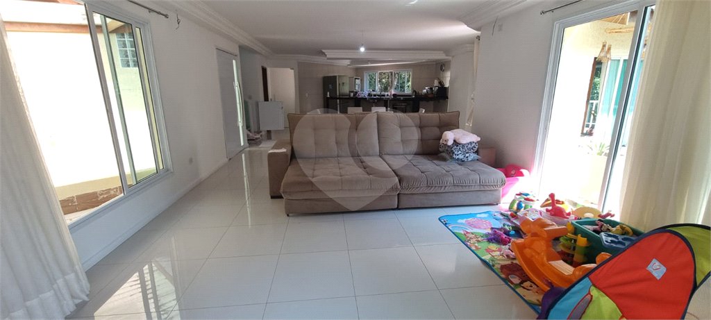 Casa à venda com 4 quartos, sendo 2 suítes,  no condomínio Sausalito, Mairiporã - SP