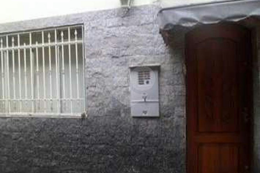 Casa à venda com 2 quartos, sendo 1 suíte, no condomínio Travessa Carmem Lúcia Carneiro,88, São Paulo - SP