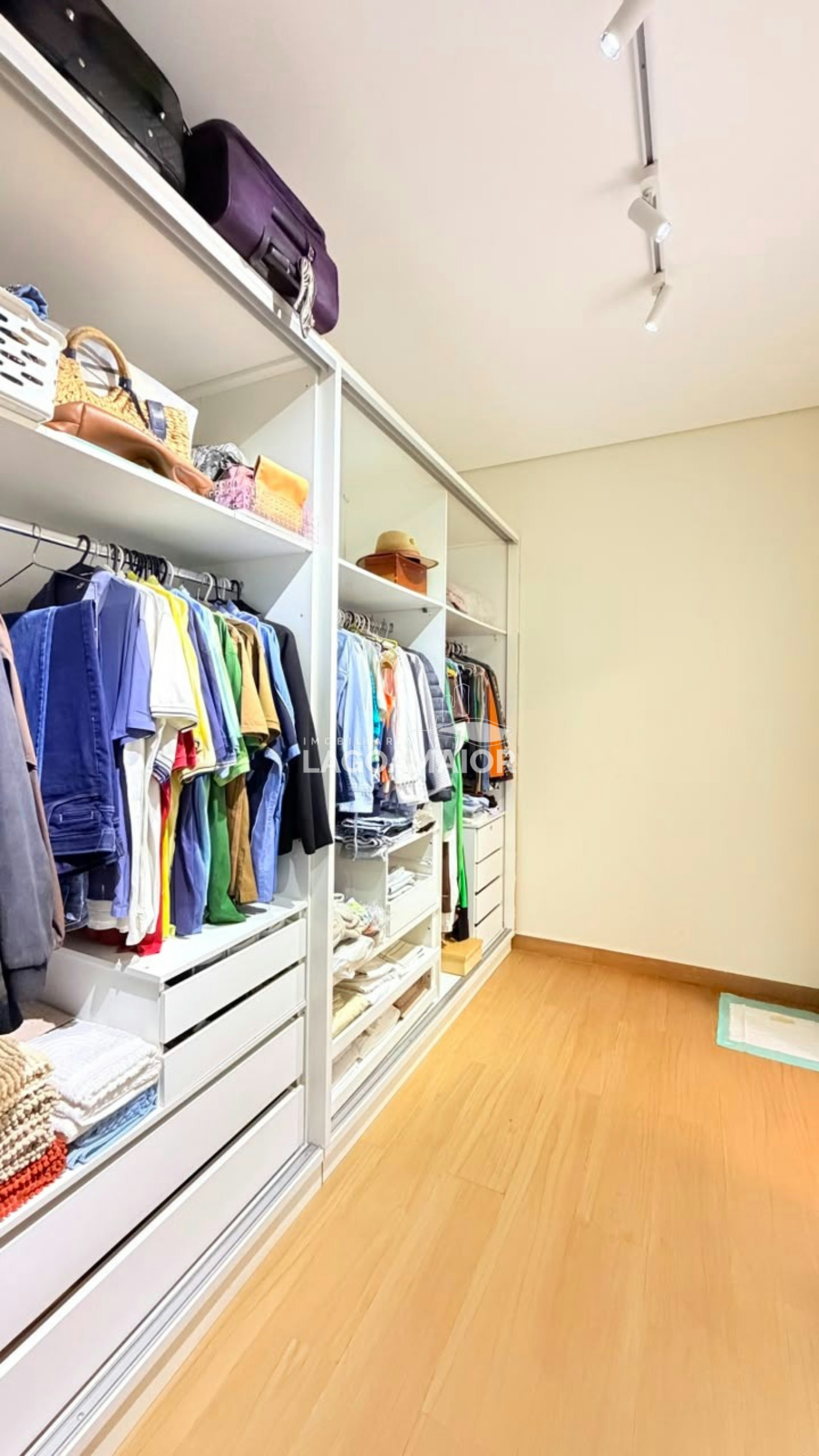 Casa à venda com 3 quartos, sendo 3 suítes, em Santos Dumont, Três Lagoas - MS