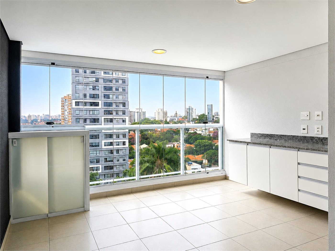 Apartamento à venda ou para alugar com 2 quartos, sendo 1 suíte, em Campo Belo, São Paulo, SP