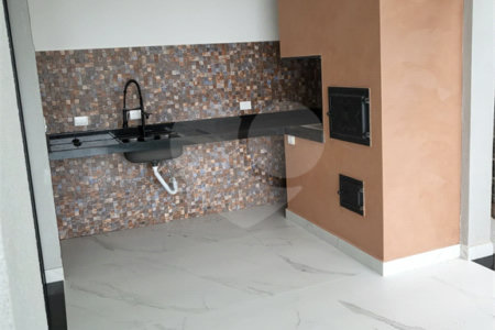 Casa à venda com 3 suítes no condomínio Hills, Arujá - SP