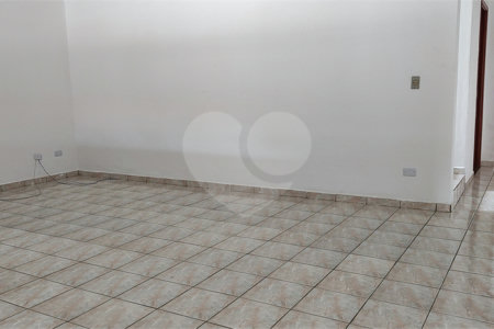 Sobrado à venda com 3 quartos, sendo 1 suíte, em Ressaca, Atibaia, SP