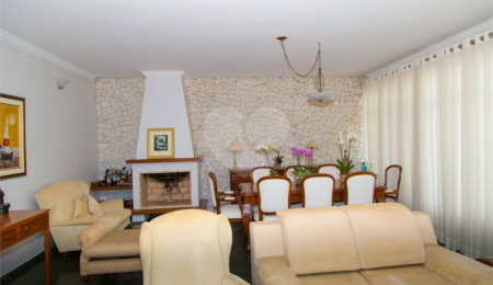Casa à venda com 4 quartos, sendo 1 suíte, no Centro, Atibaia, SP
