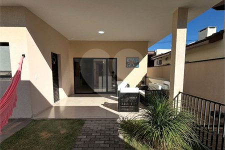 Casa à venda com 3 quartos, sendo 1 suíte, no condomínio Bosque dos Pires, Itatiba - SP
