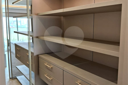 Apartamento à venda com 3 suítes em Moema, São Paulo, SP