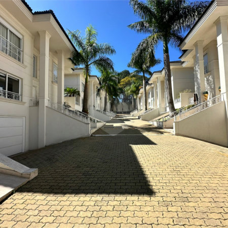 Casa à venda com 4 suítes no condomínio Villaggio Houda, São Paulo - SP